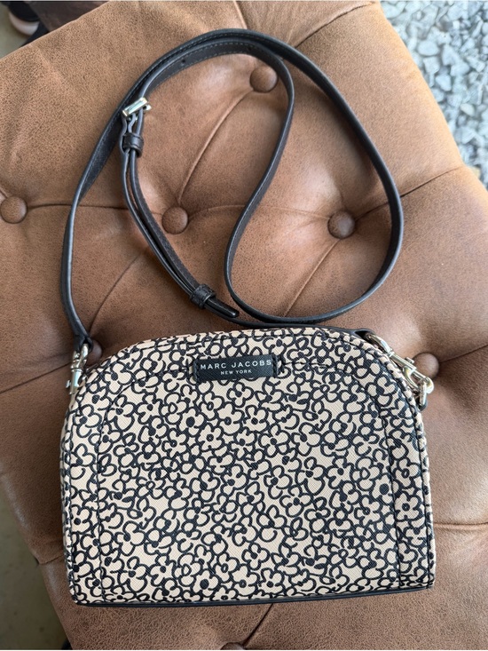 Marc Jacobs Handbags - Marc Jacobs Beige and Black Floral-Print Crossbody